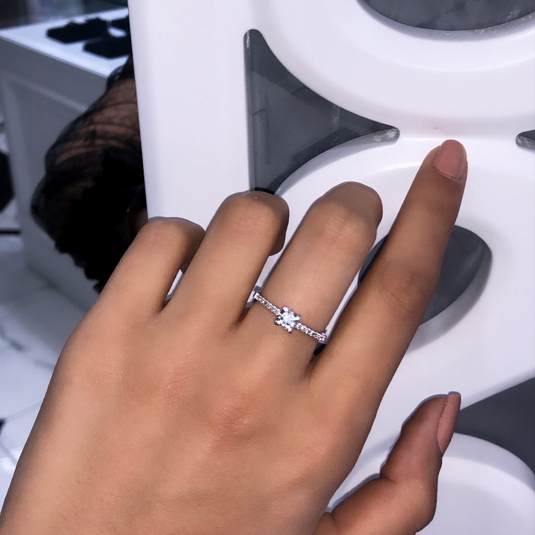 0.45 ct. Pırlanta Kolu Taşlı Tektaş Yüzük